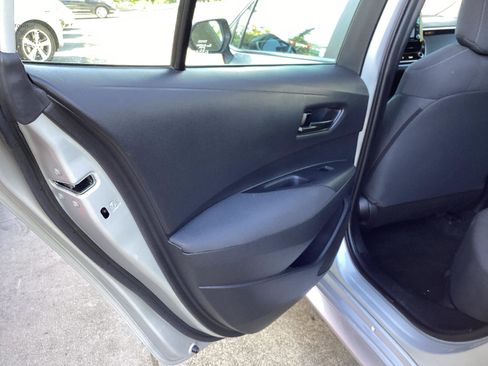 Used 2022 Toyota Corolla LE FWD image 11