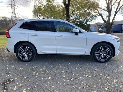 Used 2021 Volvo XC60 T5 Momentum w/ Premium Package AWD/4WD image 8