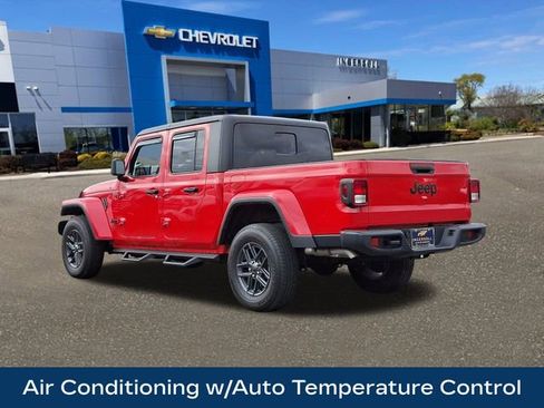 Used 2024 Jeep Gladiator Sport image 6