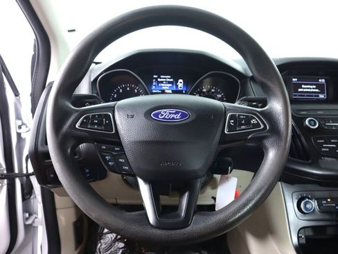 Used 2018 Ford Focus SE FWD image 11