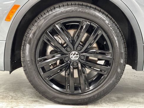 Used 2022 Volkswagen Tiguan SE R-Line FWD image 25