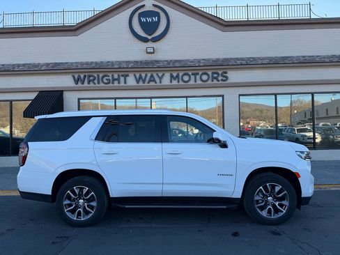 Used 2022 Chevrolet Tahoe LT w/ Luxury Package image 2