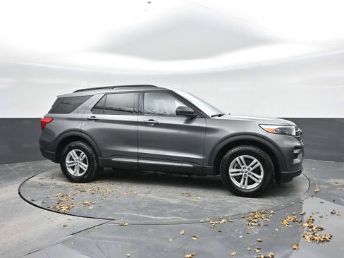 Used 2023 Ford Explorer XLT w/ Equipment Group 202A image 7