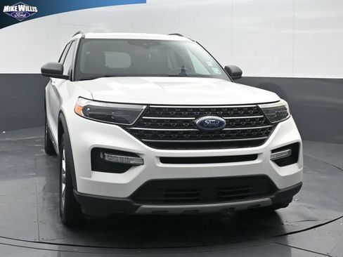 Used 2020 Ford Explorer XLT w/ Equipment Group 202A RWD image 2