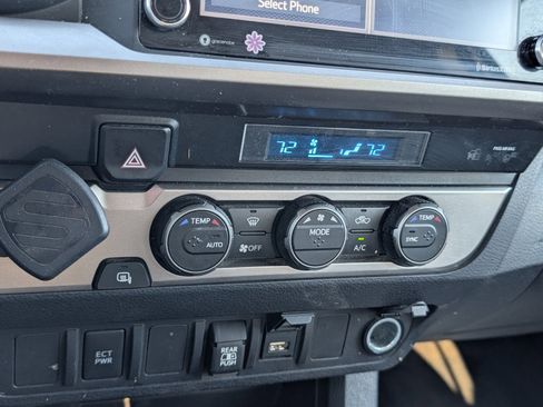 Used 2023 Toyota Tacoma TRD Sport image 12