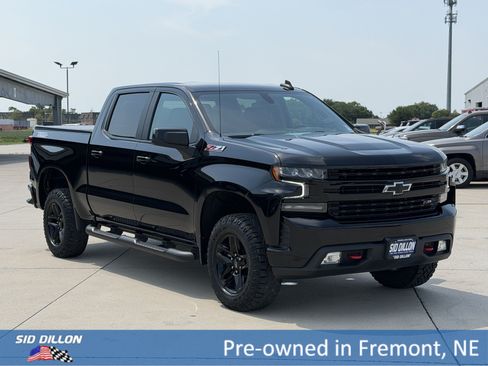 Used 2021 Chevrolet Silverado 1500 LT Trail Boss w/ LPO, Dark Essentials Package AWD/4WD image 2