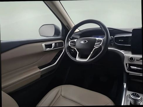 Used 2023 Ford Explorer XLT w/ Equipment Group 202A image 15