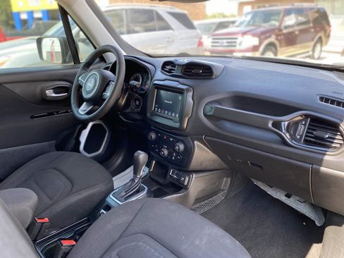 Used 2020 Jeep Renegade Latitude w/ Popular Equipment Group FWD image 15