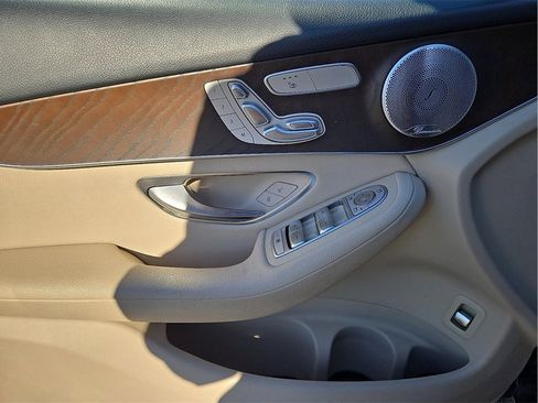 Used 2019 Mercedes-Benz GLC 300 4MATIC image 13