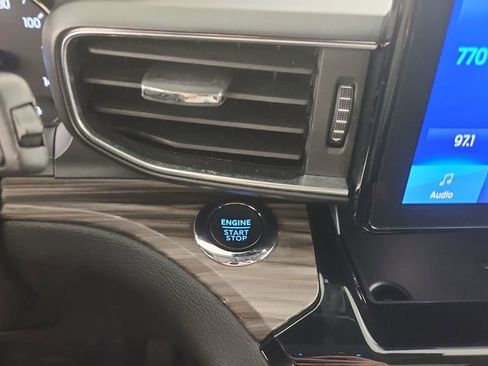 Used 2022 Ford Explorer Limited w/ Equipment Group 301A image 24