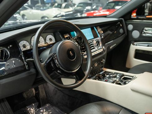 Used 2014 Rolls-Royce Ghost image 12