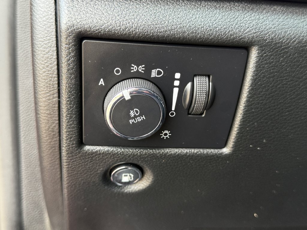 Used 2022 Jeep Grand Cherokee Laredo X AWD/4WD image 23