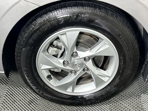 Used 2021 Hyundai Elantra SE image 10