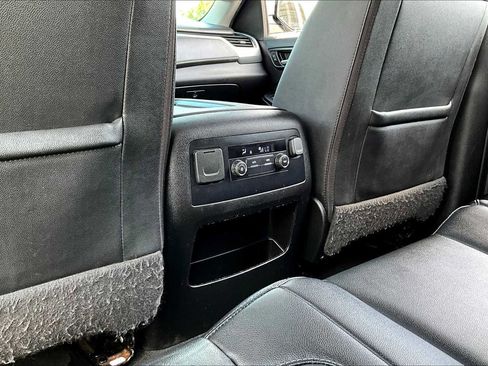 Used 2020 Chevrolet Suburban LT image 33