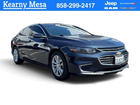 Used 2017 Chevrolet Malibu LT FWD image 1