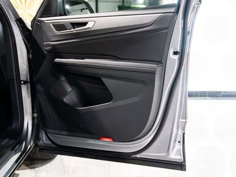 Used 2025 Volkswagen Atlas Cross Sport SE image 29