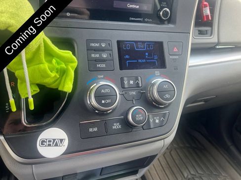 Used 2020 Toyota Sienna LE FWD image 18