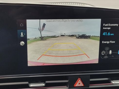 Used 2025 Hyundai Elantra Limited FWD image 16