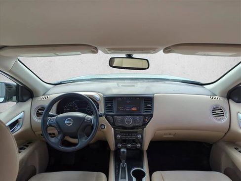 Used 2017 Nissan Pathfinder SV image 13