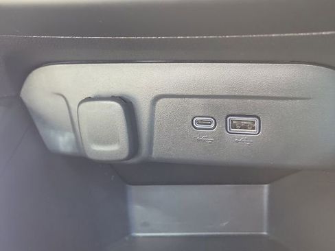 Certified 2024 Chevrolet Trax RS image 31