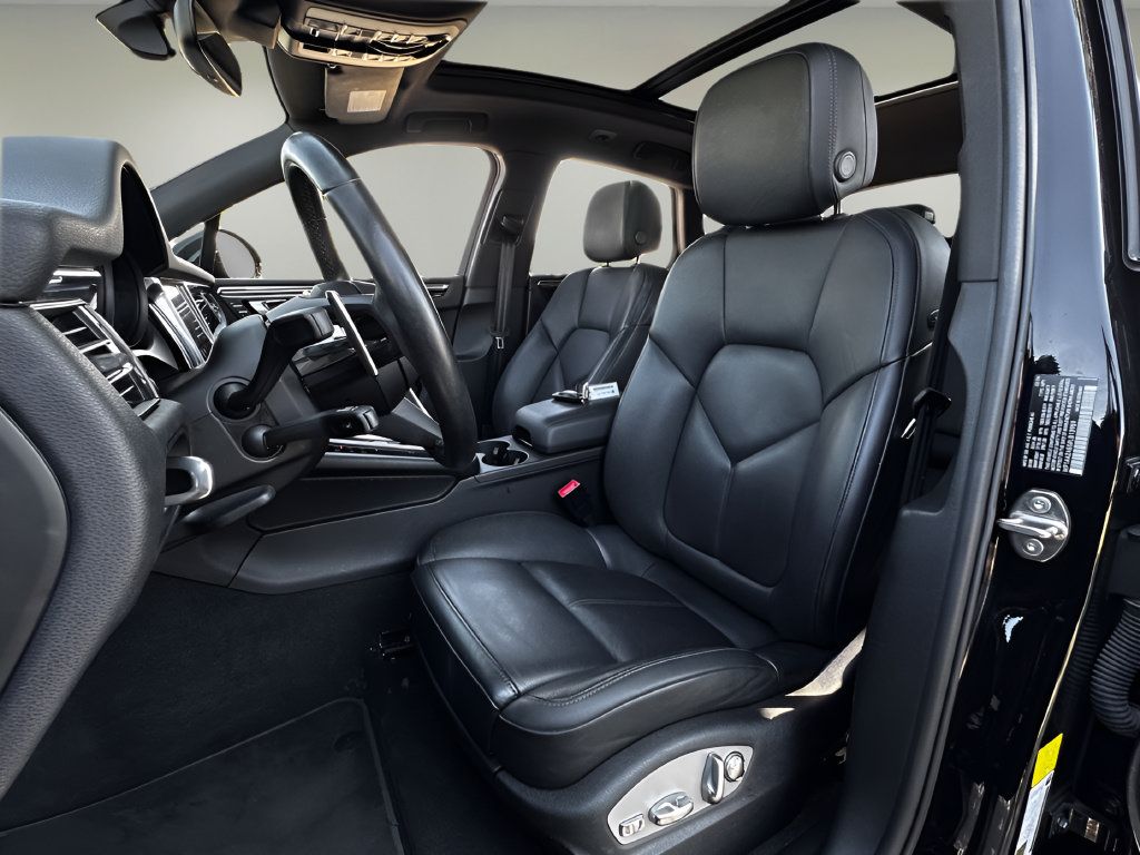 Used 2024 Porsche Macan AWD/4WD image 5