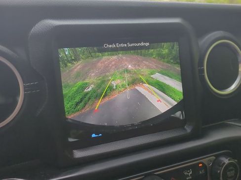 Used 2023 Jeep Wrangler Unlimited Sahara w/ Cold Weather Group image 37