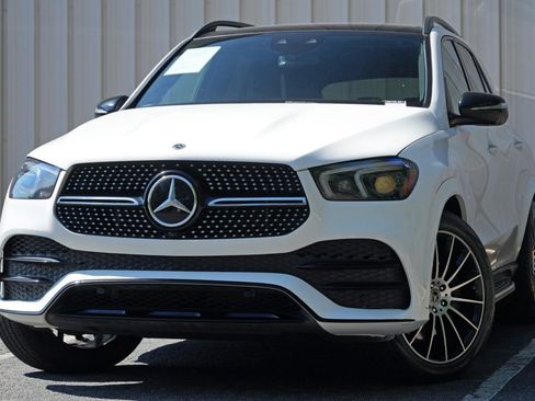 Used 2022 Mercedes-Benz GLE 450 4MATIC w/ AMG Line Exterior image 3