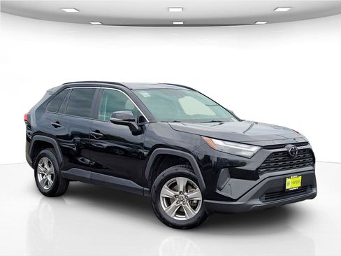 Used 2024 Toyota RAV4 XLE AWD/4WD image 2