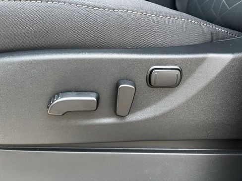 Used 2025 Nissan Frontier SV image 6