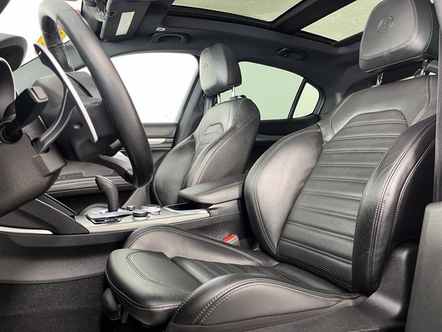 Used 2023 Alfa Romeo Stelvio Veloce AWD/4WD image 17