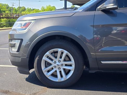 Used 2017 Ford Explorer XLT w/ Equipment Group 202A FWD image 8