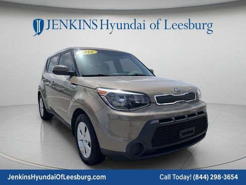 Used 2016 Kia Soul w/ Convenience Package FWD image 6