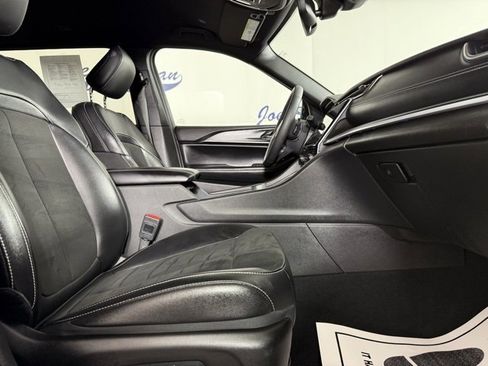 Used 2024 Jeep Grand Cherokee L Laredo image 18