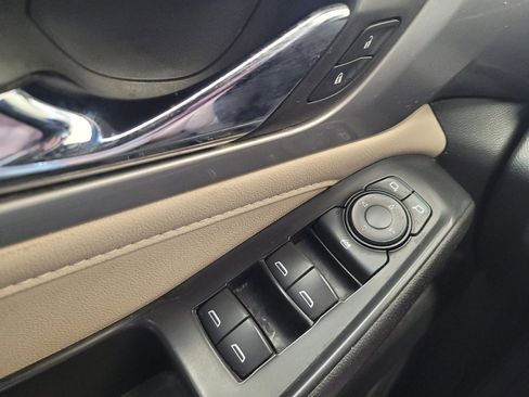 Used 2022 Chevrolet Traverse LS FWD image 27