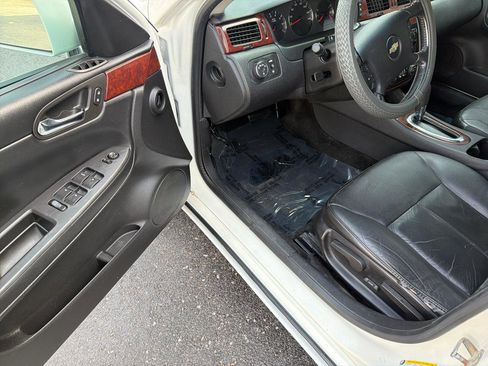 Used 2008 Chevrolet Impala LT w/ Luxury Edition Package image 10