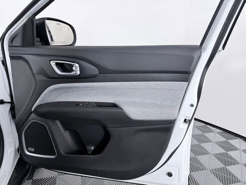 Used 2023 Jeep Compass Latitude w/ Sun and Sound Group image 10