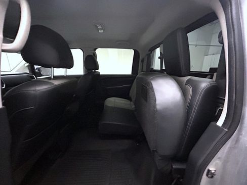 Used 2017 Nissan Titan S AWD/4WD image 18