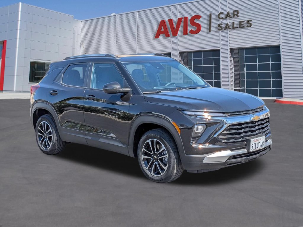 Used 2025 Chevrolet TrailBlazer LT AWD/4WD image 3