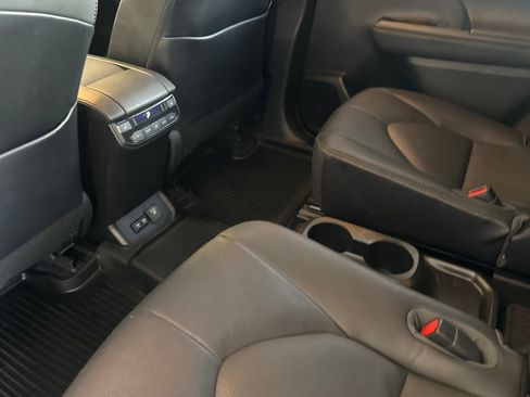 Used 2021 Toyota Highlander Platinum AWD/4WD image 12