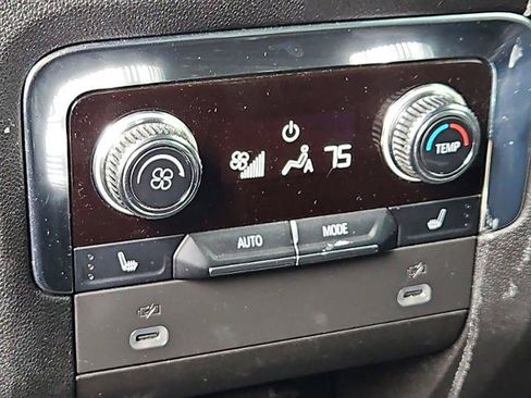 Certified 2022 GMC Yukon SLT w/ SLT Luxury Package AWD/4WD image 19