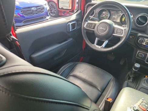 Used 2022 Jeep Wrangler Unlimited Sahara w/ Cold Weather Group image 15