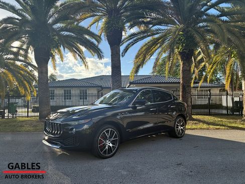 Used 2018 Maserati Levante S GranLusso image 2