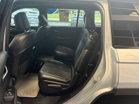 Used 2025 Jeep Grand Cherokee L Altitude AWD/4WD image 17