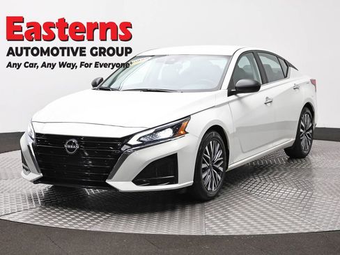 Used 2025 Nissan Altima 2.5 SV FWD image 1