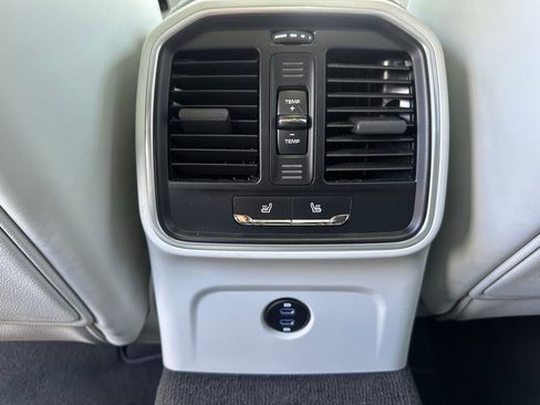 Certified 2023 Porsche Macan AWD/4WD image 39