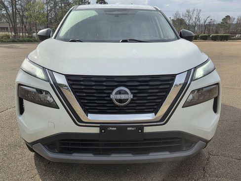 Used 2023 Nissan Rogue S image 2