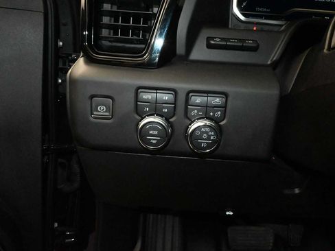 Used 2024 GMC Sierra 2500 AT4 w/ AT4 Premium Plus Package AWD/4WD image 13