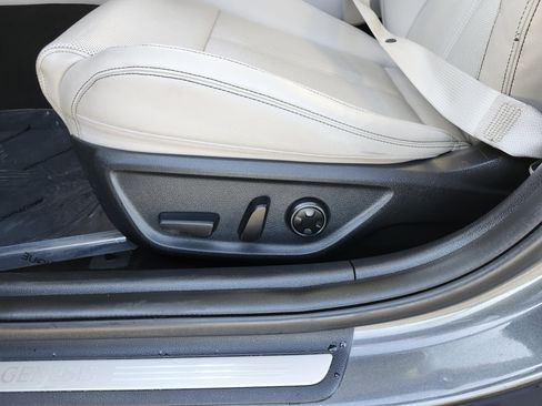 Used 2019 Genesis G70 2.0T Advanced RWD image 27