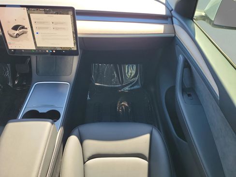Used 2024 Tesla Model Y Long Range image 12