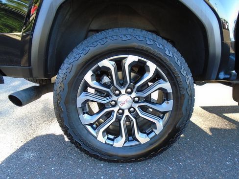 Used 2025 GMC Canyon Denali AWD/4WD image 16